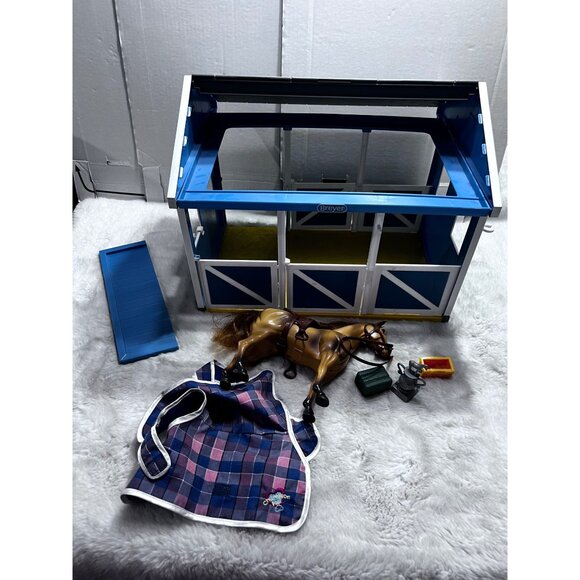 Breyer horse and stall deluxe country stable with horse wash stall - Picture 5 of 8